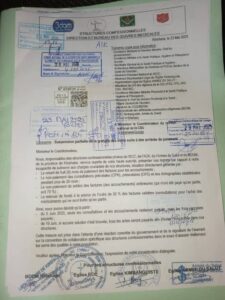 Cette situation n'est pas isolée. Dans la province du Kongo-Central, des structures de santé appliquant la gratuité de la maternité se retrouvent en difficulté, certaines pharmacies hospitalières étant tombées en faillite. Des patientes ont rapporté avoir dû acheter elles-mêmes des kits d'accouchement en raison de l'absence de ravitaillement [2] .

Le programme de gratuité de la maternité, lancé en septembre 2023, visait à réduire la mortalité maternelle et néonatale en RDC. Malgré son ambition, des défis tels que le sous-financement et des problèmes de gestion entravent sa mise en œuvre efficace [3] .

Face à ces défis, il est crucial que le gouvernement évalue et ajuste le programme pour garantir sa viabilité et assurer des soins de qualité aux femmes enceintes et aux nouveau-nés à travers le pays.