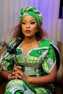 Milka Lumière est bien plus qu’une simple présentatrice ou rédactrice : elle incarne une nouvelle génération de femmes puissantes et engagées dans le paysage médiatique congolais.