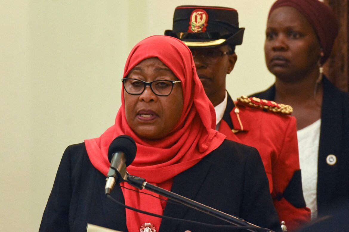 Depuis son arrivée à la présidence, Samia Suluhu Hassan a imprimé une marque plus conciliante et pragmatique sur la politique tanzanienne, rompant — du moins en partie — avec certaines des orientations plus fermes de l’ère précédente