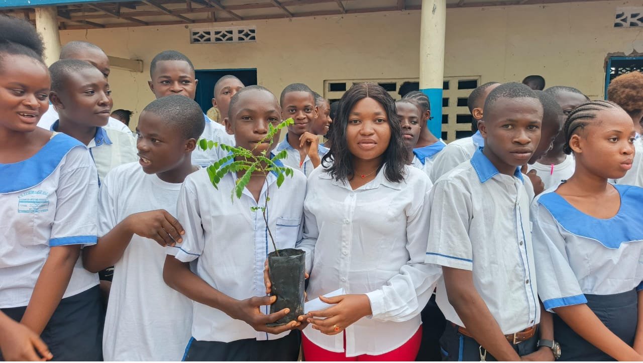 Le consortium composé du Groupe de Réflexion et d’Actions pour le Développement Intégral (GRADI Consult SARL) et de l’ONG Effort Commun pour le Développement Social (ECODES) a organisé ce samedi 15 décembre 2025, une activité de sensibilisation environnementale au complexe scolaire Les Enfants d’Israël à Kananga.