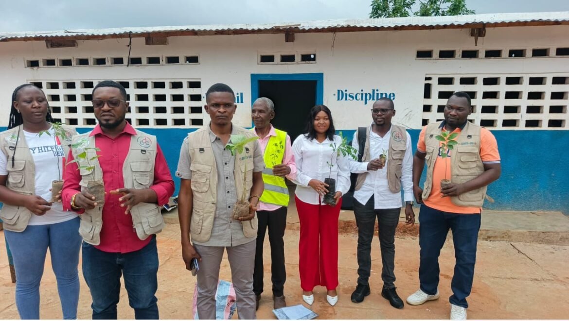 Le consortium composé du Groupe de Réflexion et d’Actions pour le Développement Intégral (GRADI Consult SARL) et de l’ONG Effort Commun pour le Développement Social (ECODES) a organisé ce samedi 15 décembre 2025, une activité de sensibilisation environnementale au complexe scolaire Les Enfants d’Israël à Kananga.