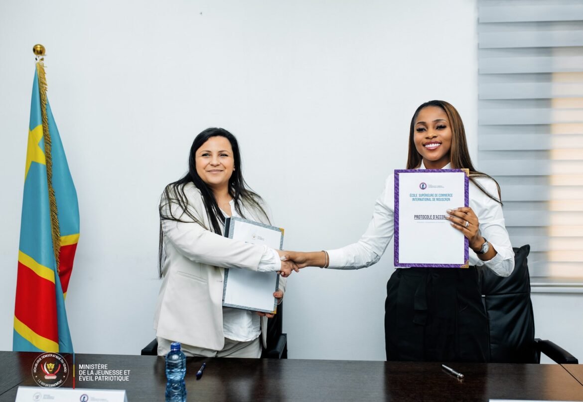 Le Ministère de la Jeunesse et de l’Éveil Patriotique a franchi une étape majeure dans sa politique de promotion du capital humain en signant, ce mercredi, un protocole d’accord avec l’École Supérieure de Commerce International de Mouscron (ESCIM).