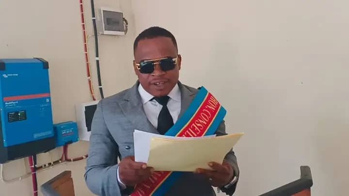 Le questeur du Conseil communal de Nganza, Mabanzo Mulumba Nkashama, a officiellement démissionné de ses fonctions ce vendredi 27 février 2026, à l’issue d’une séance plénière consacrée notamment à l’examen d’une pétition initiée contre lui.