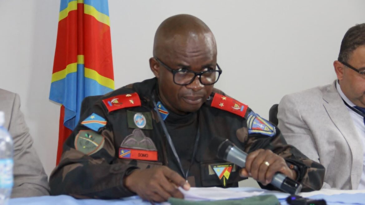 Le gouverneur militaire du Nord-Kivu Somo Kakule Evariste signe cinq arrêtés à Beni, avec plusieurs nominations à la DGR-NK et dans l’administration provinciale.