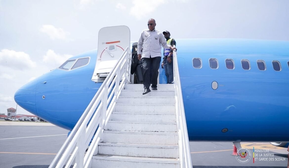 À peine arrivé à Kisangani ce mardi 7 avril 2026, le Ministre d’État en charge de la Justice, Guillaume Ngefa Atondoko Andali, a donné le ton d’une mission ambitieuse placée sous le signe de la justice de proximité et du redressement judiciaire.