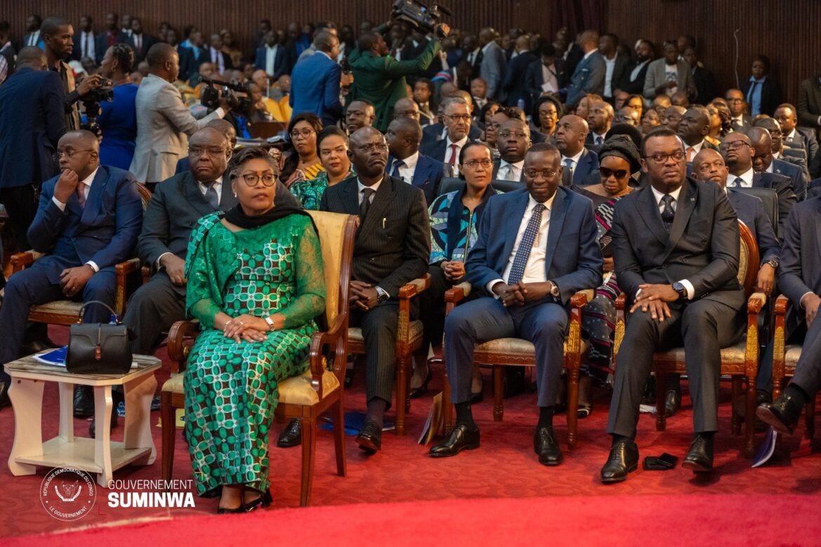 Le gouvernement de la République démocratique du Congo a publié un communiqué officiel dénonçant avec fermeté les attaques diffamatoires dirigées contre la Première ministre Judith Suminwa Tuluka ainsi que d’autres responsables publics.