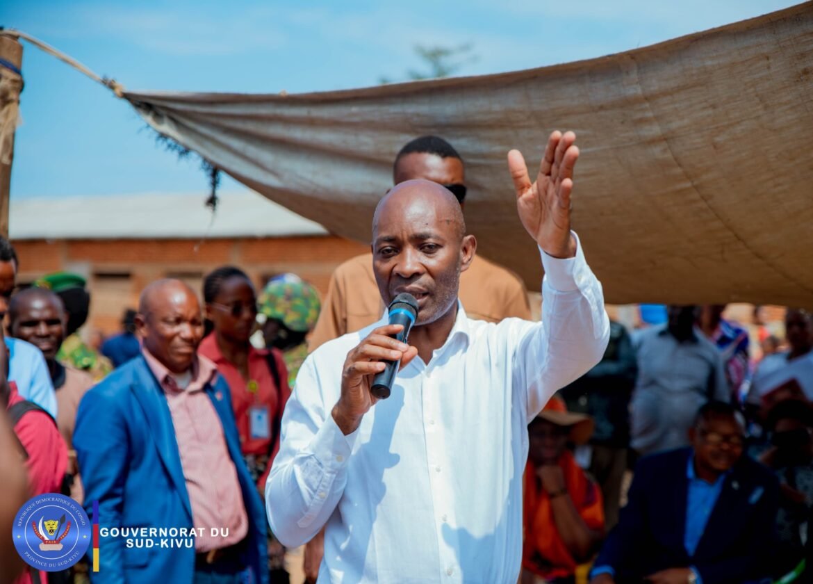 Au Sud-Kivu, la motion de censure contre le gouverneur Jean-Jacques Purusi, déposée par le député Karume Bashige, intervient dans un contexte de guerre, de déplacements massifs et de paralysie des institutions provinciales.