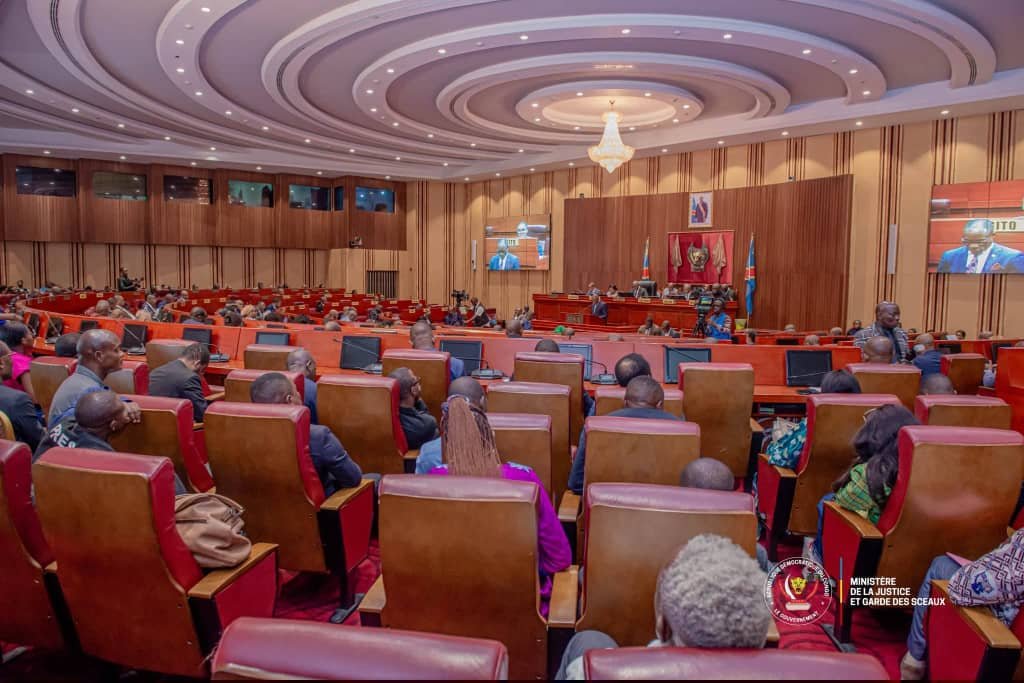 En République démocratique du Congo, la justice militaire fait face à un blocage structurel majeur qui entrave les procès des officiers supérieurs et contribue 