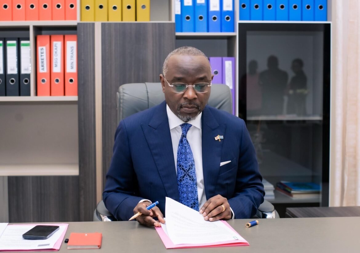 Patrick Busu Bwa Ngwi Nshombo,  gouverneur du Sud-Kivu du côté de la rébellion, a annoncé la suspension de toutes les activités de construction d’immeubles à Bukavu et dans les territoires sous contrôle rebelle.