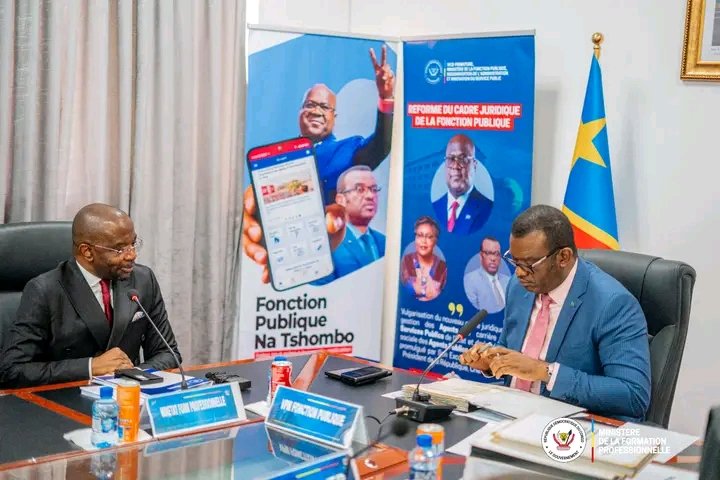 Le Vice-Premier Ministre en charge de la Fonction publique, Jean-Pierre LihaU Ebua, a officiellement remis au Ministre d’État en charge de la Formation professionnelle, Marc Ekila Likombo, le nouveau cadre et les structures organiques du Secrétariat Général de la Formation professionnelle.