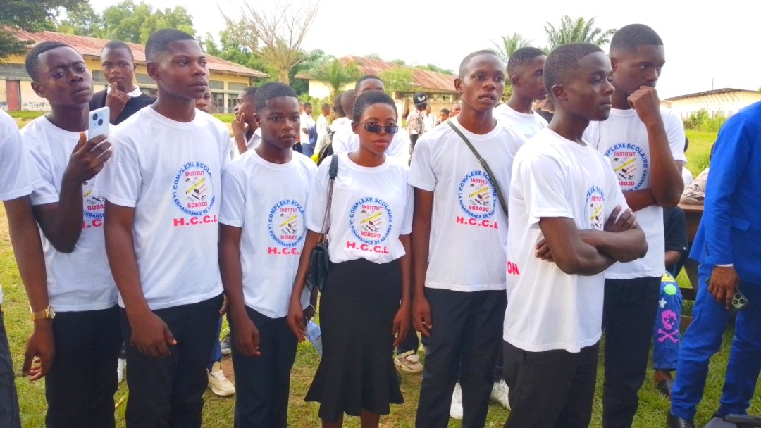 Au Kasaï Central, l’Institut BOBOZO a officiellement clôturé, ce vendredi 24 avril 2026, la 13ᵉ édition de la Semaine de la Science et de la Technologie (SST13), une initiative pédagogique centrée cette année sur le thème « Au cœur du geste technique ».