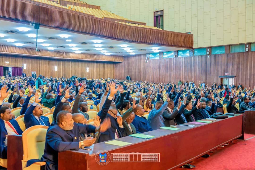 L’Assemblée nationale de la République démocratique du Congo a vécu une séance plénière particulièrement suivie consacrée à l’examen de la motion de défiance visant le Vice-Premier ministre en charge de l’Intérieur, Jacquemain Shabani.