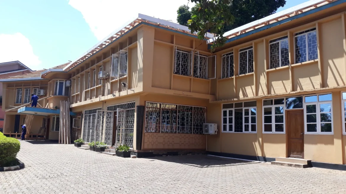 La crise de leadership au sein de la communauté congolaise vivant en Ouganda prend une nouvelle tournure. Dans une correspondance adressée au Chargé d’Affaires a.i de l’Ambassade de la RDC à Kampala, plusieurs membres de la diaspora congolaise dénoncent la gestion du comité provisoire actuel et réclament l’organisation immédiate d’élections afin de restaurer la légitimité et l’unité communautaire.