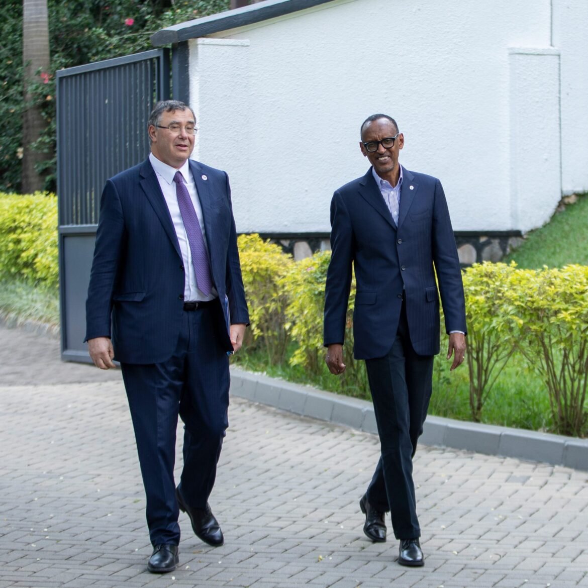 L’organisation d’un récent sommet international au Kenya suscite de nombreuses réactions après plusieurs incidents jugés embarrassants par les participants et observateurs.