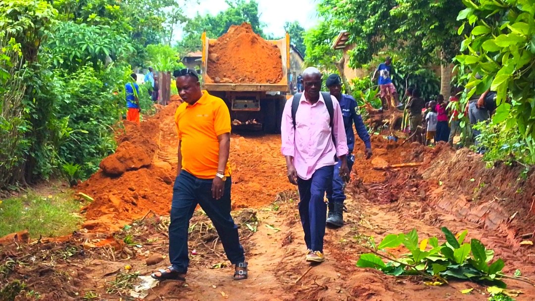 Dans le cadre de sa politique d’assainissement et de modernisation urbaine, Junior Kapena, bourgmestre de la commune de Katoka, a effectué une descente 