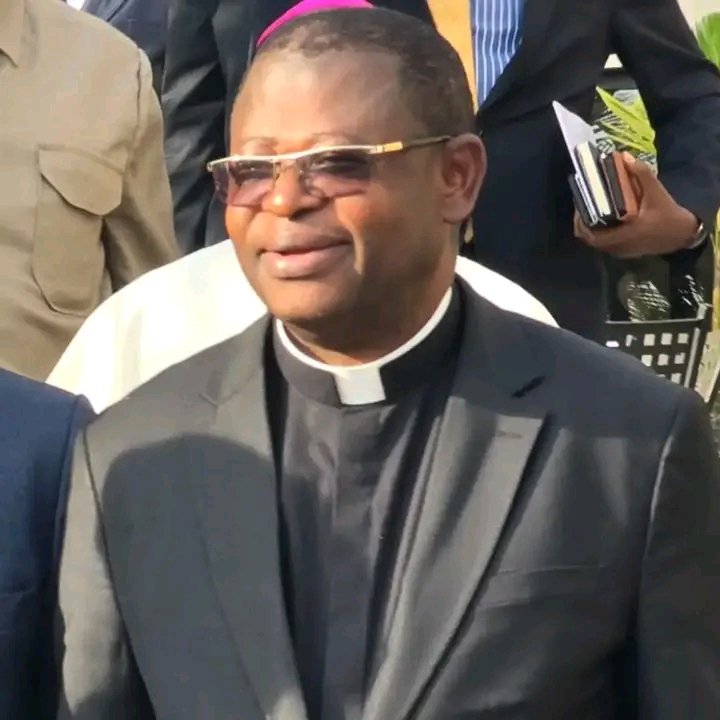 Ce vendredi, plusieurs jeunes présentés comme proches de la majorité au pouvoir ont organisé une manifestation au centre-ville de Kinshasa, devant le siège de la CENCO, dans la commune de la Gombe.