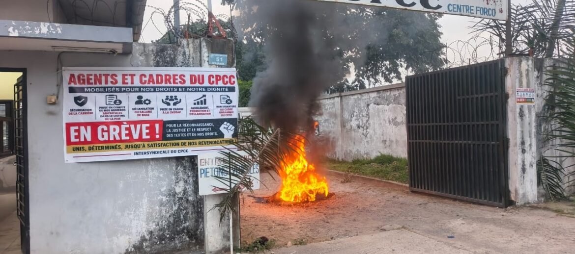 À Kinshasa, les agents et cadres du Conseil permanent de la comptabilité au Congo (CPCC) ont entamé une grève pour réclamer la mécanisation de leur carrière, la signature du cadre organique et la sécurisation de leur parcours professionnel.