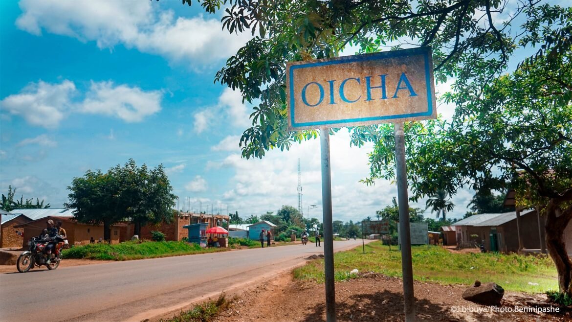 Deux présumés voleurs ont été présentés lundi 20 juillet 2026 à la parade hebdomadaire organisée à l'hôtel de ville d'OICHA. Selon la Police, plusieurs objets présumés volés ont été retrouvés en leur possession, dont un trousseau d'environ 80 clés qui aurait servi à faciliter des opérations de cambriolage
