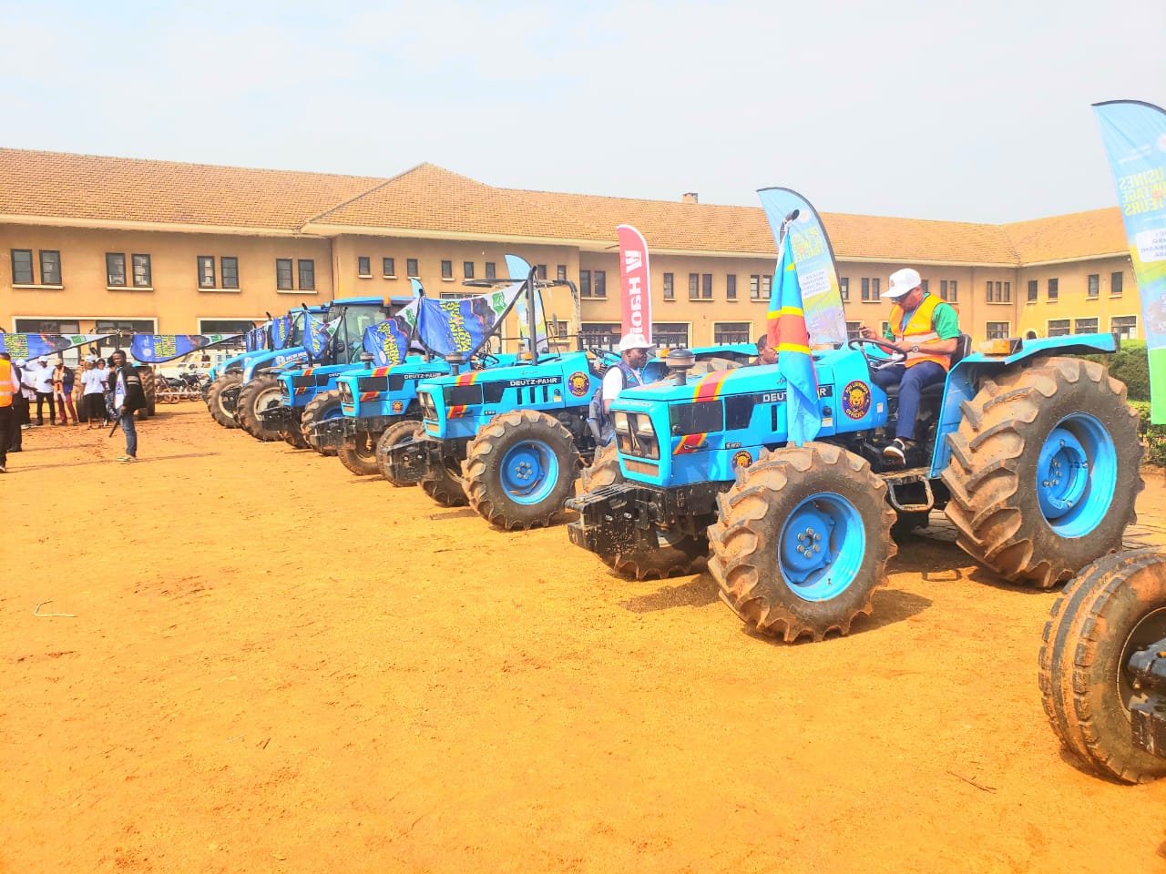 Le ministre d’État, ministre de l’Agriculture et de la Sécurité alimentaire, Muhindo Nzangi Butondo, a lancé ce mercredi 5 août 2026 à Butembo la campagne de distribution des tracteurs agricoles destinés aux agriculteurs du Grand Nord-Kivu.