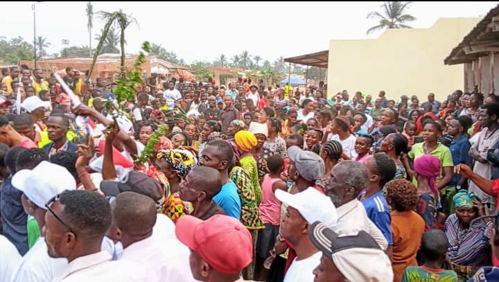 L’honorable député provincial David Ntumba Mbowe, élu de Kazumba, a effectué une importante tournée dans sa circonscription pendant les vacances parlementaires, entamées le jeudi 30 juillet 2026.