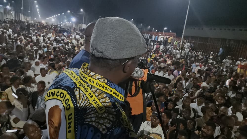 Le Bureau Conseil communal de Nganza, conduit par son responsable Fery Kasanda, s’est mobilisé ce vendredi à l’aéroport de Lungandu pour accueillir le député national et gouverneur honoraire du Kasaï-Central, John Kabeya Shikayi, de retour à Kananga dans le cadre de ses vacances parlementaires.