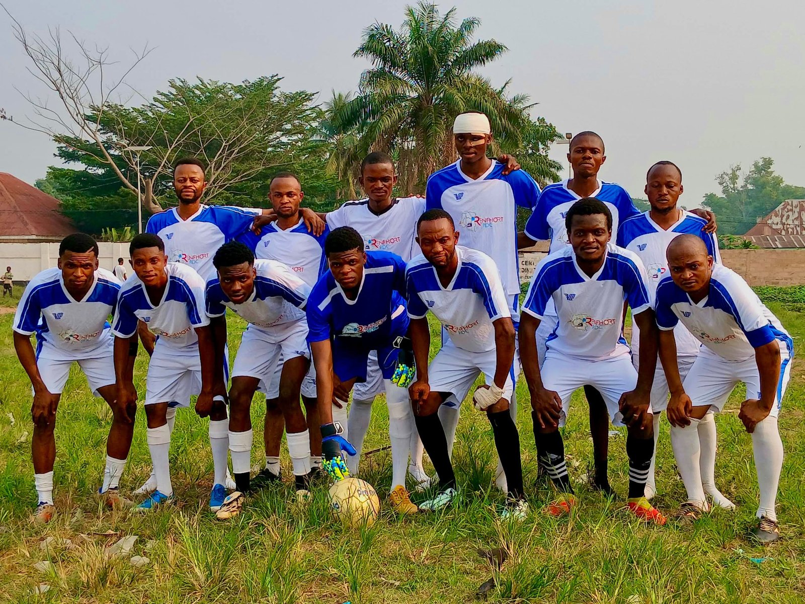 Le Conseil provincial de la jeunesse (CPJ) du Kasaï-Central et les professionnels des médias se sont séparés sur un score nul de deux buts partout (2-2), ce lundi, à l’issue d’une rencontre de football organisée dans le cadre des activités commémoratives de la Journée internationale de la jeunesse.