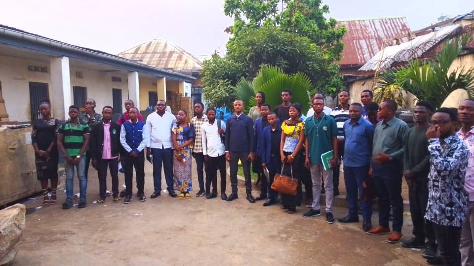 La Ligue des jeunes de l’Alliance pour le Changement (ACh), au sein de la Fédération Kasaï-Central 1, a tenu ce mercredi à Kananga une conférence-débat consacrée aux enjeux politiques et institutionnels de la République démocratique du Congo.