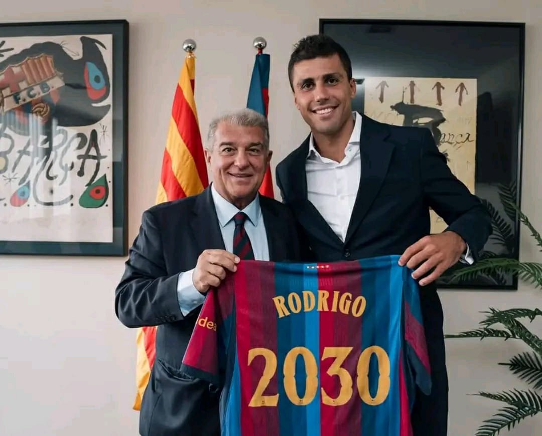 Le FC Barcelone a officialisé ce mardi 18 août 2026 l’arrivée de Rodri en provenance de Manchester City. Âgé de 30 ans, le milieu de terrain espagnol a passé avec succès sa visite médicale avant de finaliser son transfert