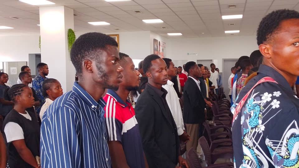 Le débat sur le changement de la Constitution s’est invité, ce jeudi 27 août 2026 dans la salle restaurant de l'université de kananga, au cœur d’une conférence-débat animée par le professeur Isaac Jean-Claude Tshilumbayi, Premier vice-président de l’Assemblée nationale, en séjour dans la province du Kasaï-Central dans le cadre de ses vacances parlementaires.