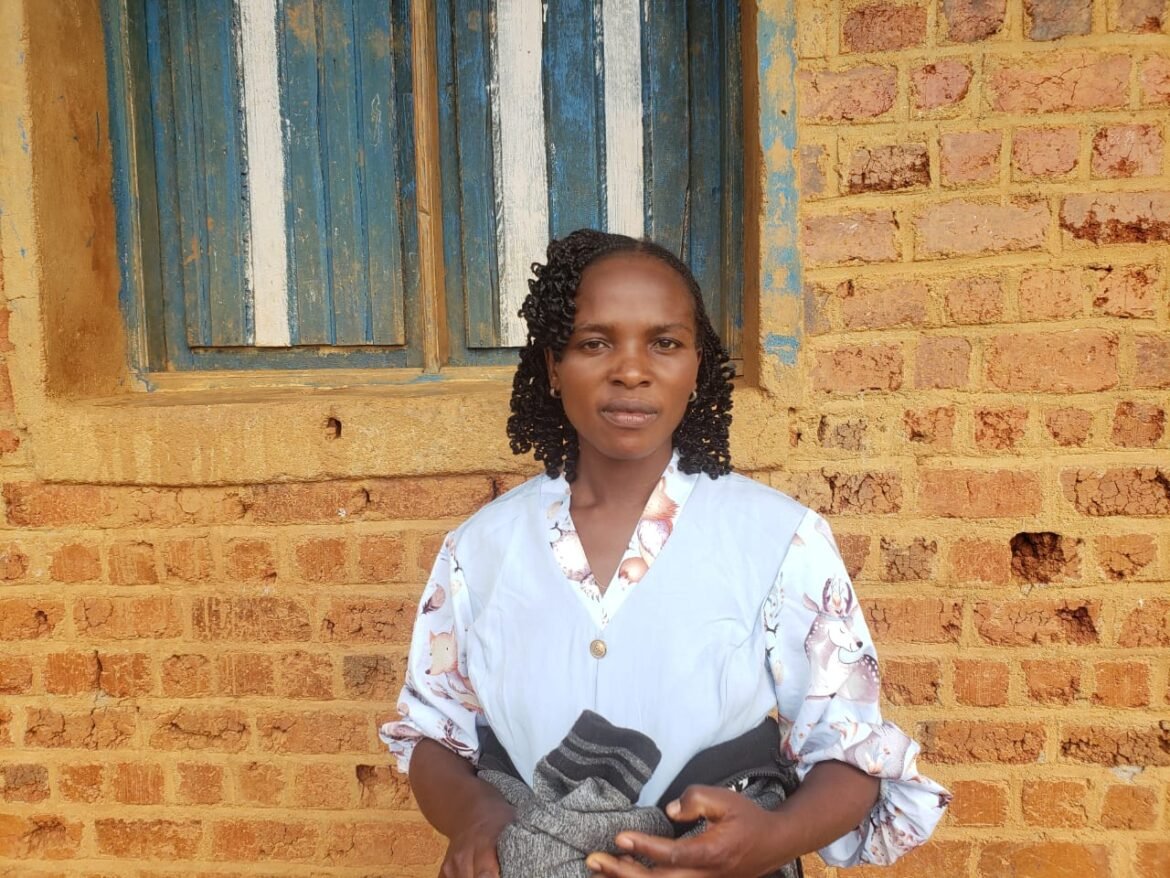 À Vurondo, dans le groupement Malio, en chefferie des Bashu, territoire de Beni, l’insécurité continue de peser sur l’avenir scolaire des enfants. Après une année scolaire 2025-2026 fortement perturbée par les violences, la société civile locale appelle les autorités à renforcer la sécurité afin de permettre la reprise effective des activités scolaires.