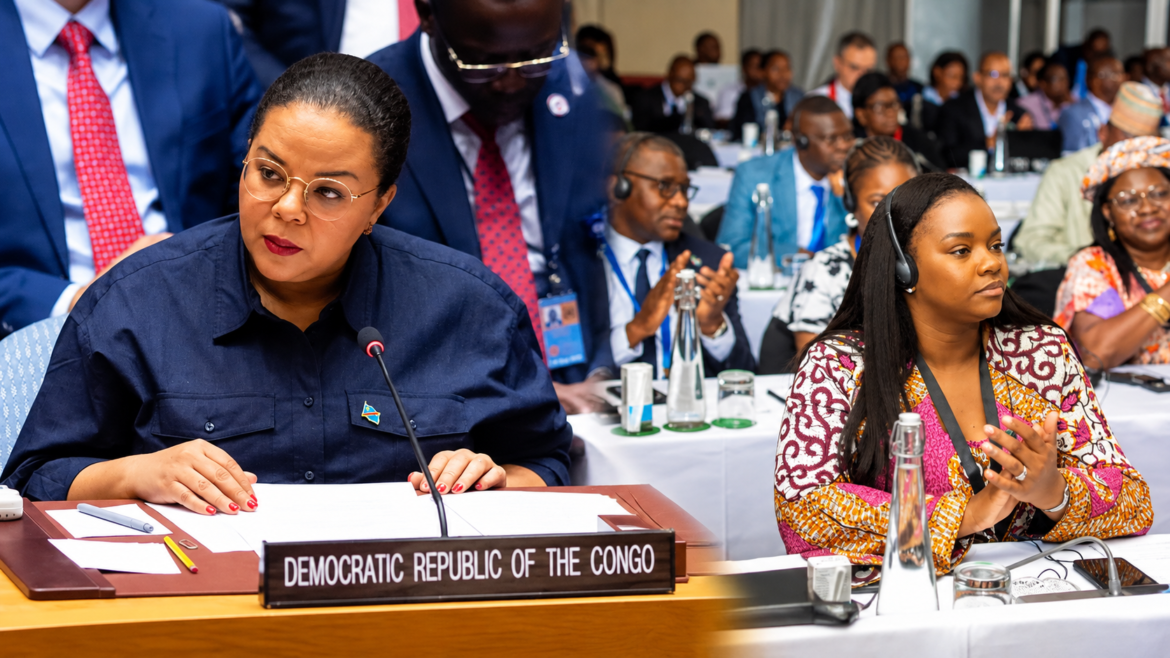 Thérèse Kayikwamba et Noella Ayeganagato impulsent une nouvelle dynamique diplomatique en RDC, entre offensive internationale et modernisation des services consulaires.