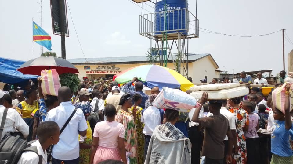 Un ouf de soulagement pour la population de Katoka. Un nouveau forage d’eau potable a été officiellement inauguré ce vendredi 4 septembre dans cette commune de la ville de Kananga, à l’initiative du député national élu de Kananga, John Kabeya Shikayi.