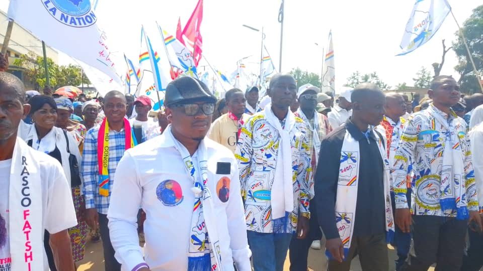 L’honorable François Mulumba Mabanzo, conseiller communal élu de Nganza sur la liste de l’UDPS/Tshisekedi, a pris part, ce mardi 22 septembre 2026 à Kananga, à la marche organisée par l’UDPS/Tshisekedi et plusieurs formations politiques membres de l’Union sacrée.