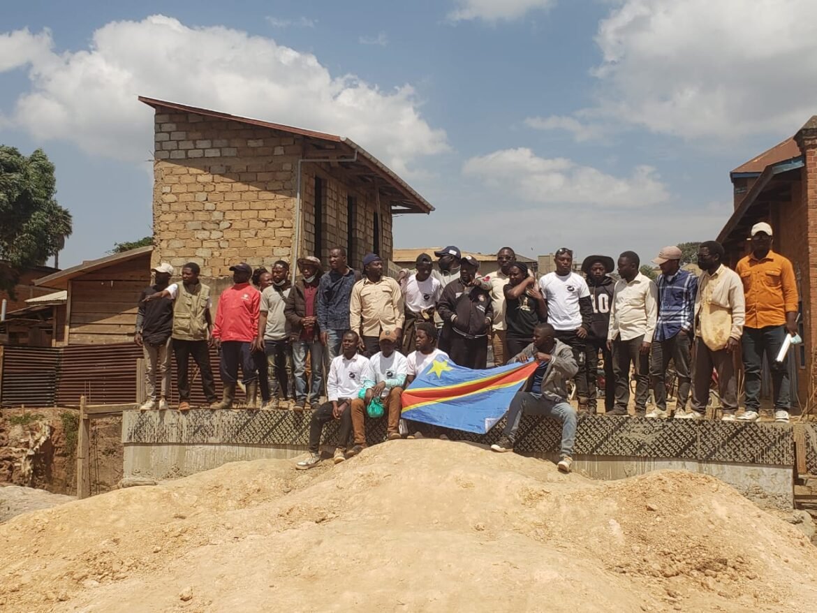 À Butembo, la Synergie des mouvements citoyens et groupes de pression a effectué une descente sur le terrain pour s’enquérir de l’état d’avancement des travaux de construction de plusieurs ponts dans les quatre communes de la ville.