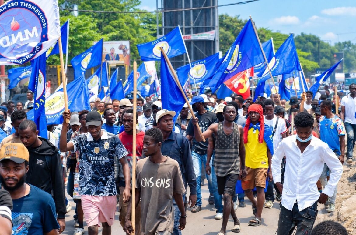 RDC : Delly Sesanga dénonce un « guet-apens » contre des manifestants défendant pacifiquement la Constitution et accuse des éléments de la Police et des Forces du progrès. L’opposant exige une enquête et l’établissement des responsabilités.