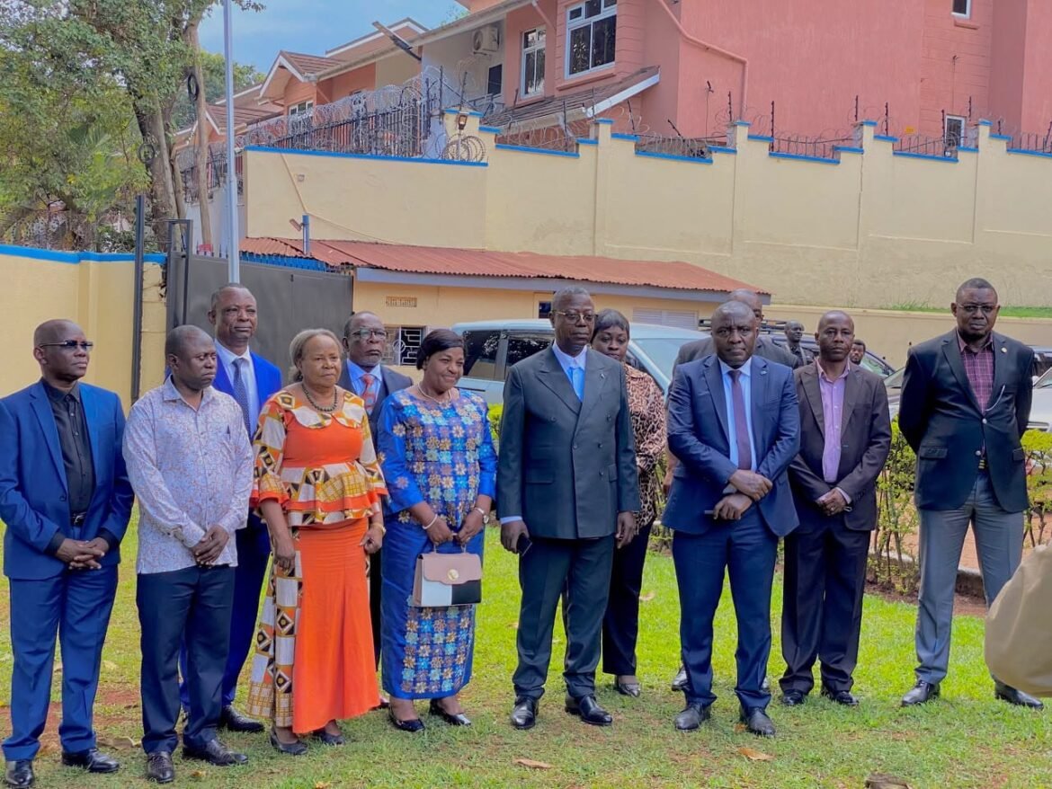 Excellence Monsieur l’Ambassadeur, Au nom des leaders nationalistes de la communauté congolaise vivant en Ouganda, nous vous félicitons pour votre nomination en qualité d’Ambassadeur Plénipotentiaire de la République Démocratique du Congo en Ouganda.