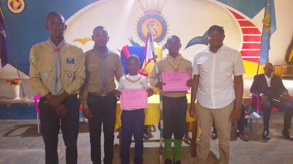 une centaine de jeunes scouts ont participé, ce dimanche 11 octobre 2026, à la cérémonie officielle d’ouverture de l’année scoute 2026-2027, organisée à l’église de l’Armée du Salut, dans la commune de Ndesha, à Kananga.