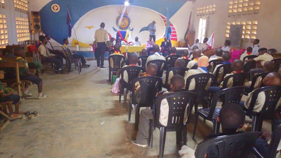 une centaine de jeunes scouts ont participé, ce dimanche 11 octobre 2026, à la cérémonie officielle d’ouverture de l’année scoute 2026-2027, organisée à l’église de l’Armée du Salut, dans la commune de Ndesha, à Kananga.