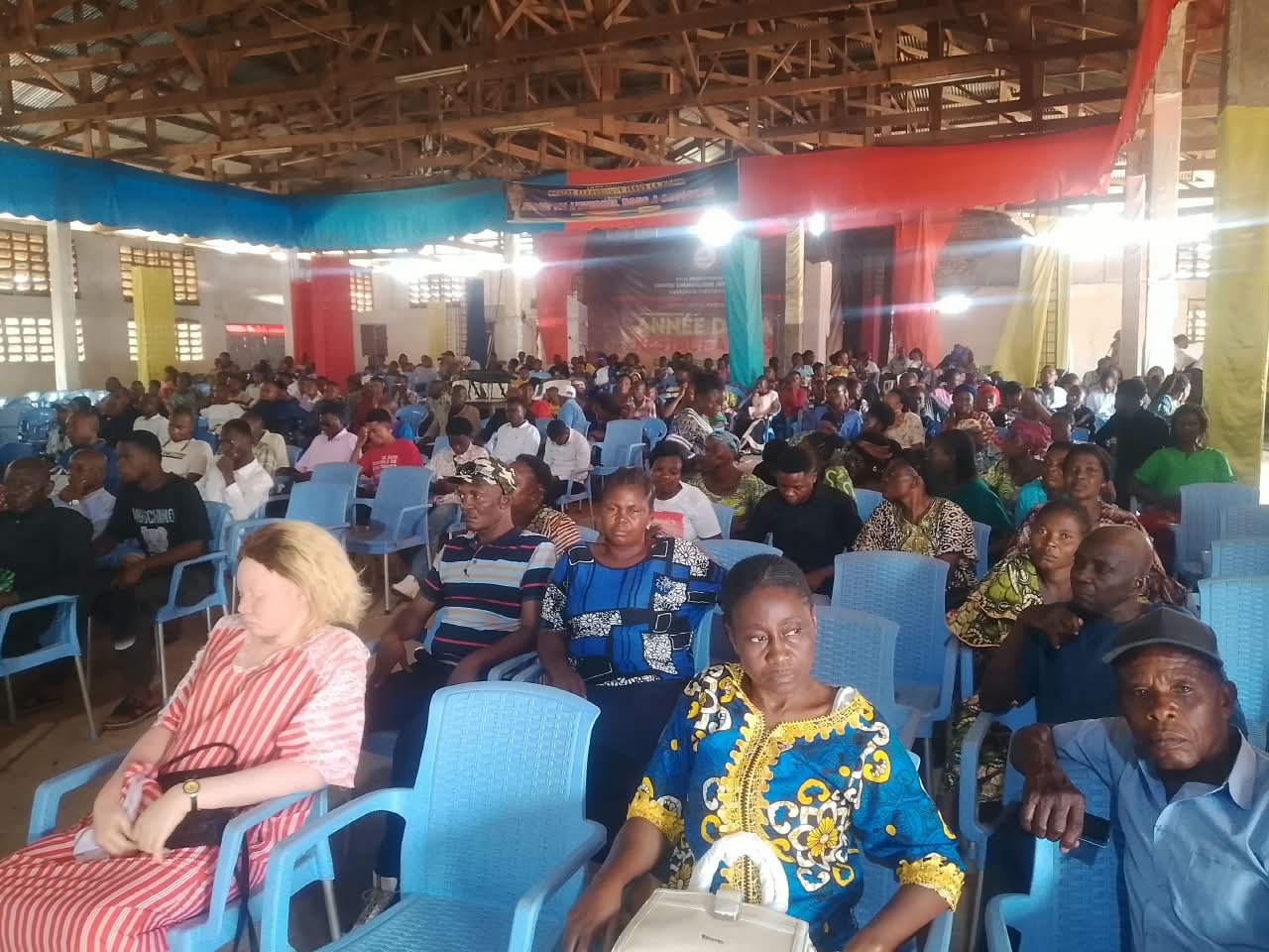 Le préfet des études, Aaron Bidilukinu Mupenda, a tenu, ce mardi 13 octobre 2026, la première assemblée générale avec les parents d’élèves de l’Institut technique commercial de Kananga (ITC).
