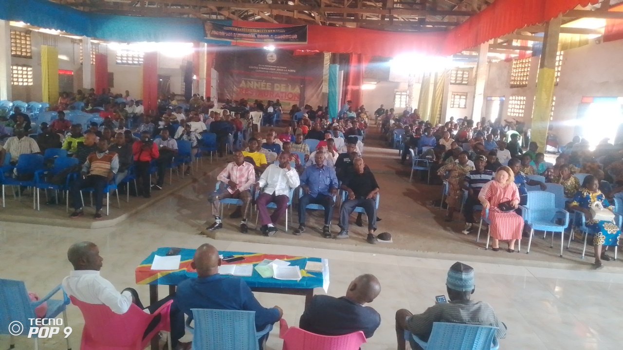 Le préfet des études, Aaron Bidilukinu Mupenda, a tenu, ce mardi 13 octobre 2026, la première assemblée générale avec les parents d’élèves de l’Institut technique commercial de Kananga (ITC).