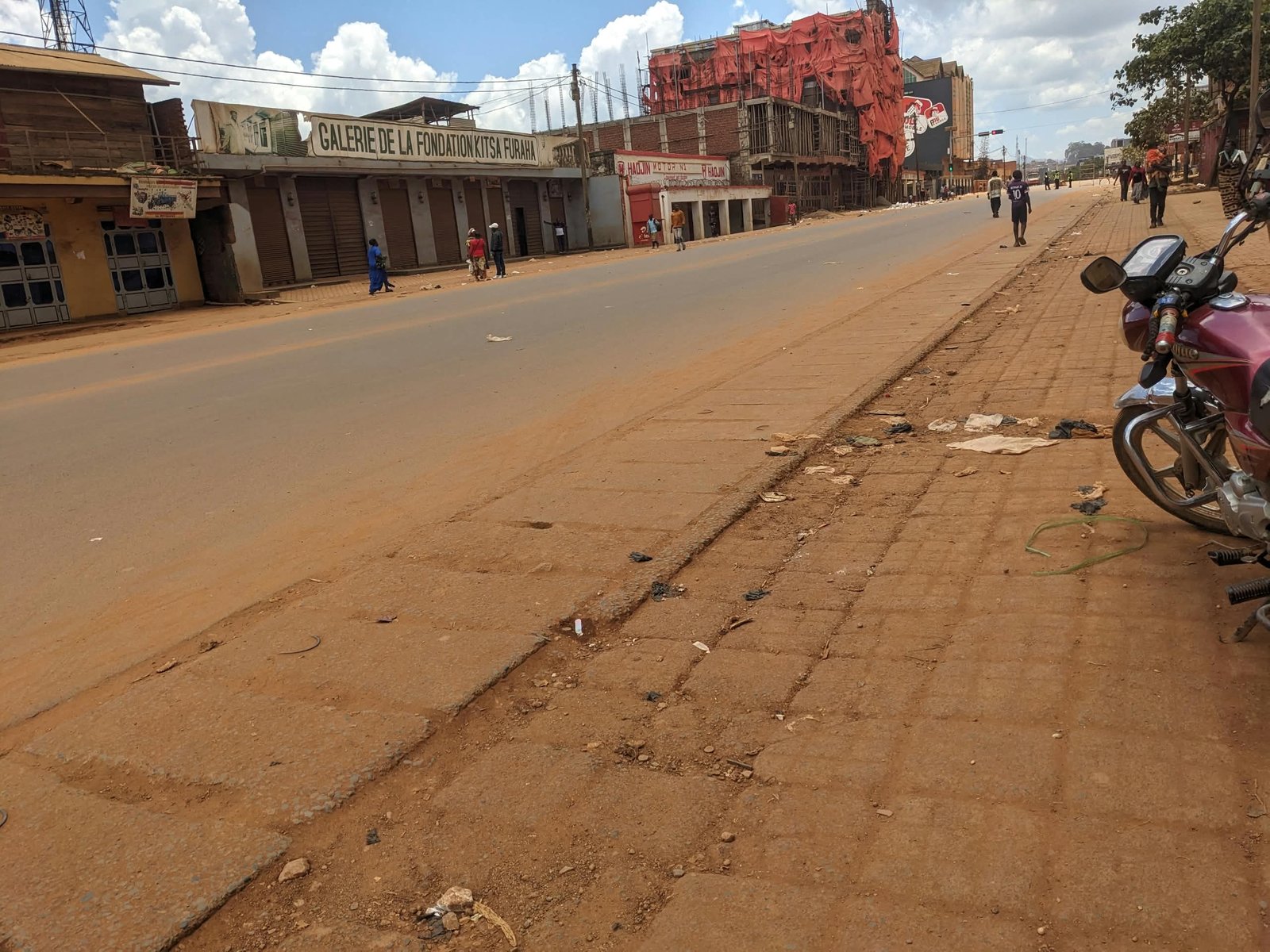 Les activités socio-économiques ont été largement paralysées ce lundi 19 octobre 2026 à Butembo, à la suite de l’appel du gouvernement provincial du Nord-Kivu à observer une journée sans activités en vue de mobiliser la population contre Ebola.