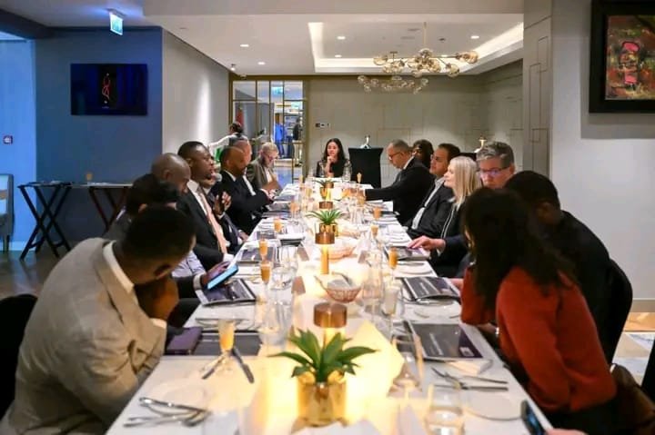 Le Directeur Général de la Société Nationale d'Électricité (SNEL), Teddy Lwamba, séjourne à Dubaï où il a mené des négociations avec six institutions financières internationales.