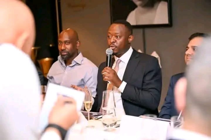 Le Directeur Général de la Société Nationale d'Électricité (SNEL), Teddy Lwamba, séjourne à Dubaï où il a mené des négociations avec six institutions financières internationales.