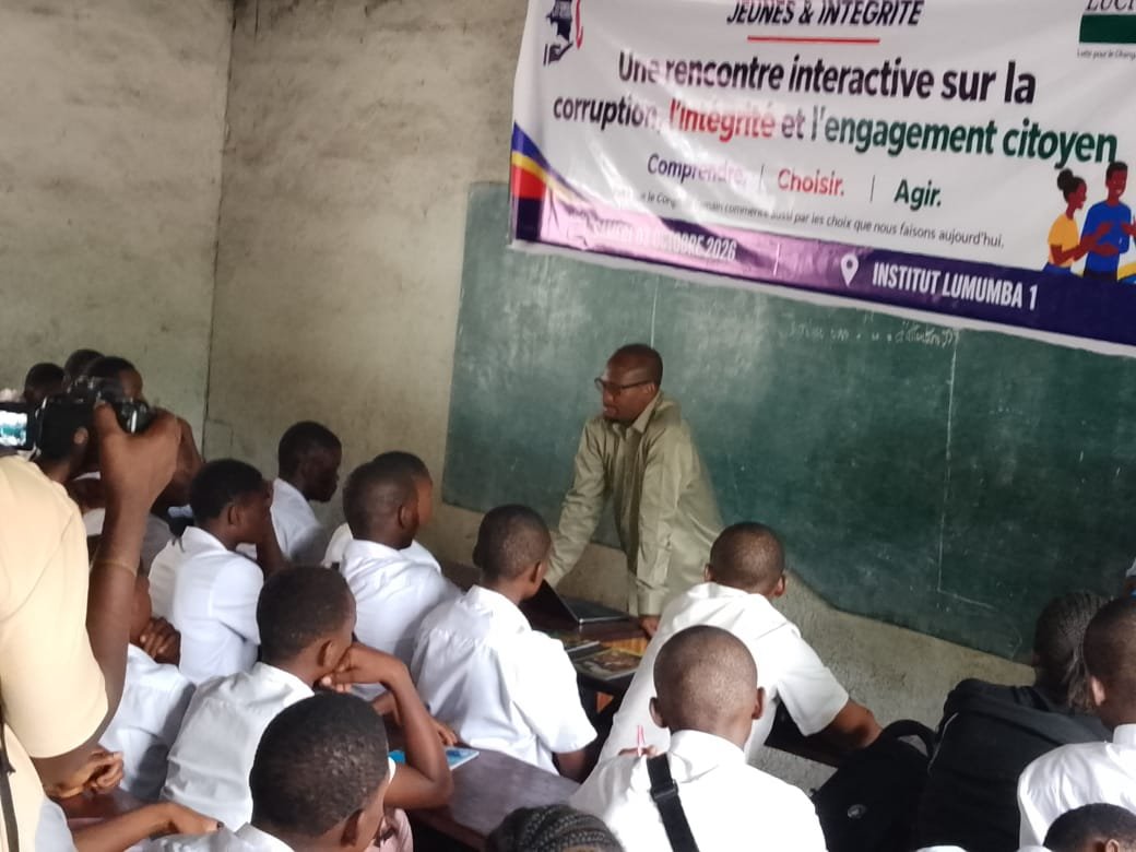 La lutte contre la corruption commence aussi sur les bancs de l’école. C’est autour de cette conviction que des organisations de la société civile, notamment le mouvement citoyen Lutte pour le changement (LUCHA), Le Congo n’est pas à vendre ( CPVAP ) ont organisé, ce samedi 03 octobre 2026, une activité de sensibilisation à l’Institut Lumumba 1, dans la prestigieuse commune de Limete.
