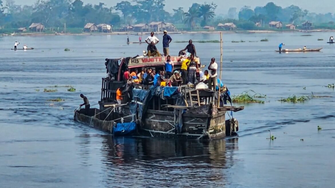 RDC : Jean-Pierre Bemba annonce l’interdiction des baleinières en bois dès le 15 novembre 2026 sur le fleuve Congo, ses affluents et les lacs.
