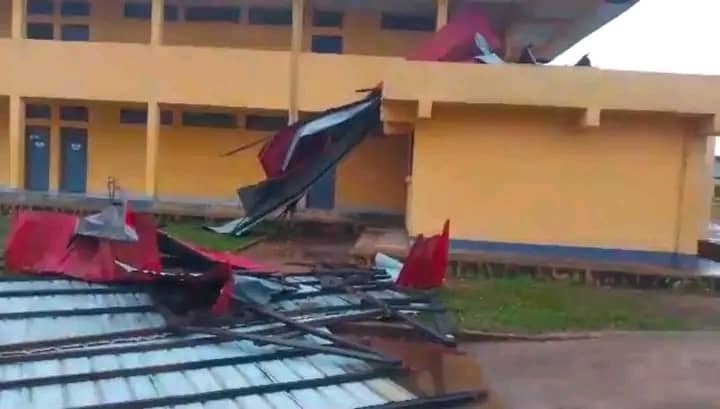 Une forte pluie accompagnée de vents violents s’est abattue ce jeudi 8 octobre 2026 sur la ville de Kananga, dans la province du Kasaï-Central.
