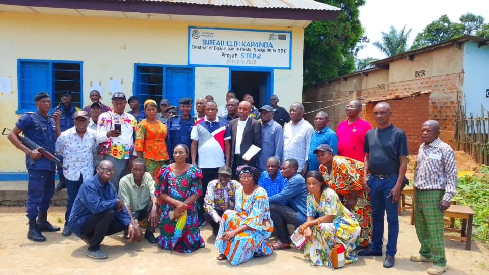 Le bourgmestre de la commune de Katoka, Junior Kapena Kapena, a réaffirmé son engagement en faveur du renforcement de la sécurité et du rapprochement entre l’administration communale et la population,ce jeudi 8 octobre 2026, l’autorité municipale a présidé une réunion du Conseil local de sécurité, avant de poursuivre sa journée par plusieurs descentes sur le terrain.
