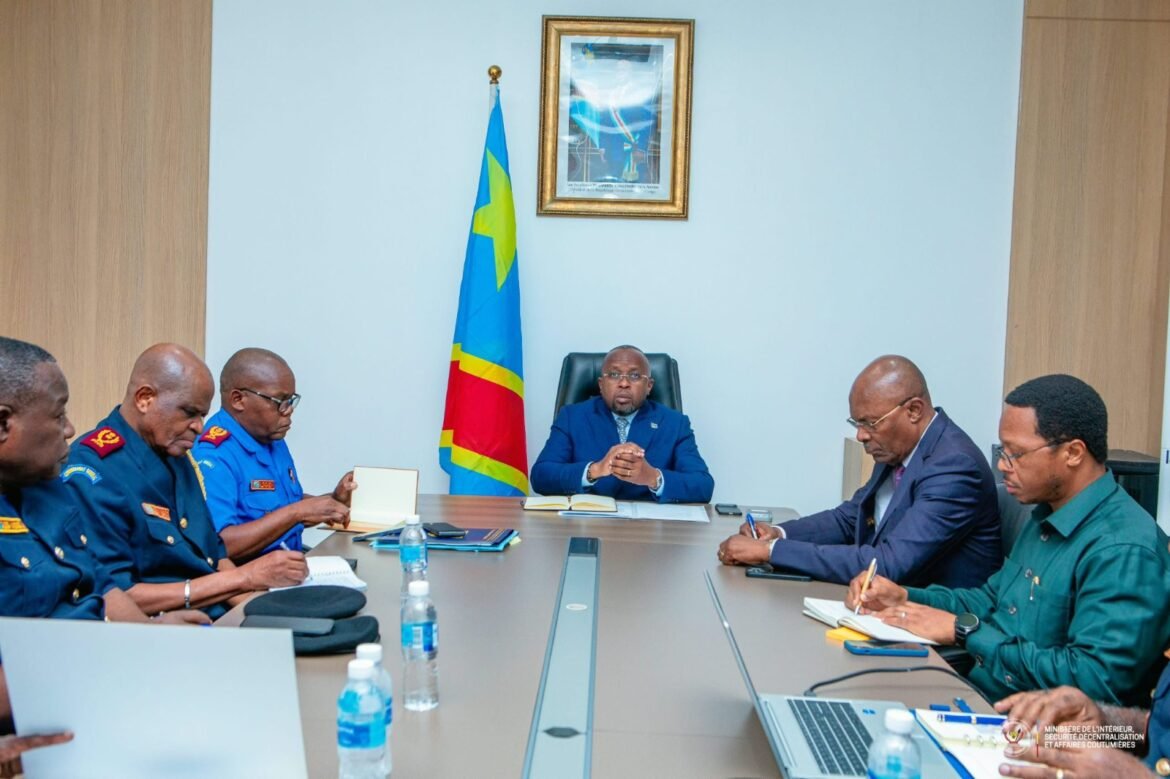 RDC : Jacquemain Shabani évalue l’opérationnalisation des écoles de formation de la PNC et insiste sur la discipline, la responsabilité et le respect de la loi