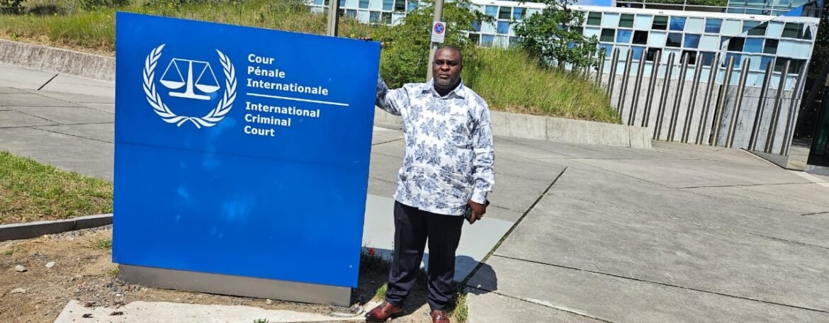 Maître Pierrot Kasende alerte sur les difficultés des étudiants suspendus des universités publiques de Goma et Bukavu, notamment leur admission à Kisangani, et appelle le gouvernement congolais et l’AFC/M23 à préserver la neutralité des institutions académiques.