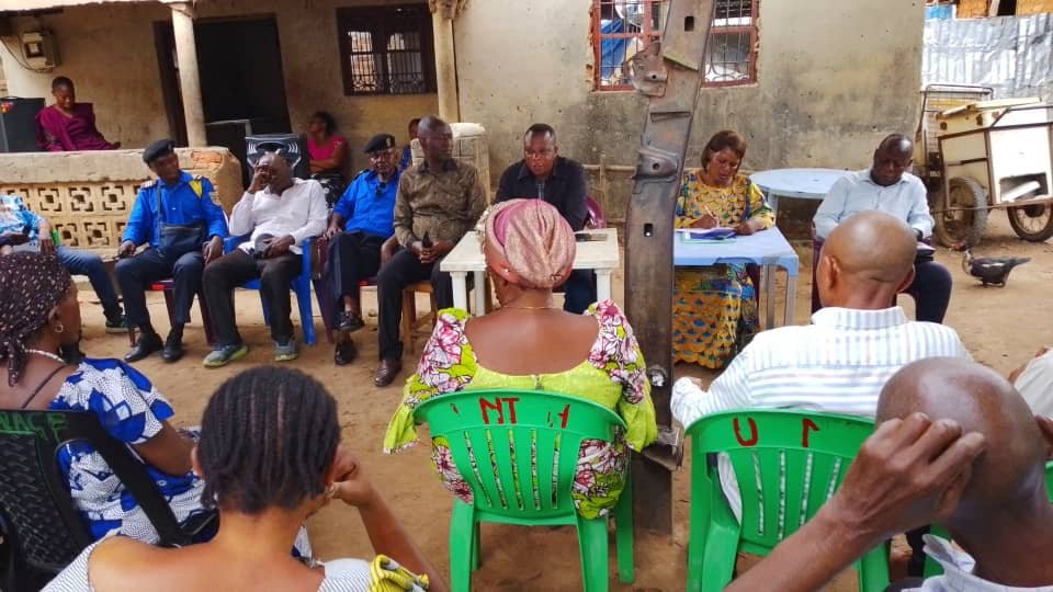 Le bourgmestre de la commune de Katoka, Junior Kapena Kapena, a poursuivi ce mercredi 14 octobre 2026 ,ses consultations de proximité dans le quartier Kele-Kele, dans le cadre des efforts visant à renforcer la sécurité et à consolider les relations entre l’administration communale et la population.